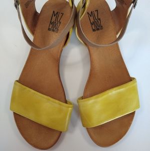 MIZ MOOZ ALANIS YELLOW SIZE 9.5
